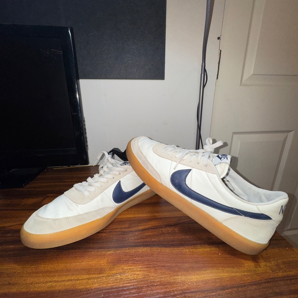 Nike White and Navy Sneakers with Gum Sole